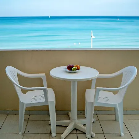 Ostria Apartment *